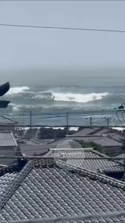 مشاهد تظهر لحظة وصول التسونامي إلى السواحل اليابانية…