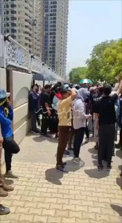 بالفيديوتظاهرات غاضبة للمواطنين امام مبنى وزارة الكهرباء ببغداد تنديداً بالقطع ا…