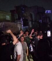 من امام منزل المرتزق المدفوع الثمن الذي اقدم على حرق صورة ابو مهدي المهندس أبنا…