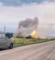 بالفيديو الصراع الكمبودي التايلندي يدخل يومه الثاني متابعات | دولي    إشتباكات ب…