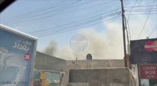 اندلاع حريق في مخازن تجارية في  منطقة النهضة وسط العاصمة بغداد وفرق الإطفاء تكاف…