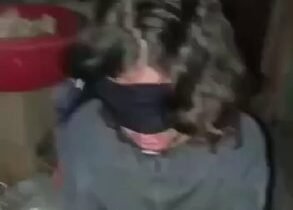 بالفيديو الفصائل الدرزية في السويداء تأسر عنصر  من عصابات الجولاني الارهابية…