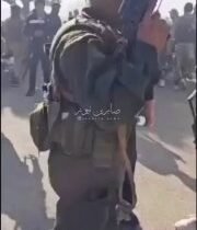 ام فيصل.. واحدة من  عصابات الجولاني في عمليات النهب والسلب التي تتعرض لها مساكن …