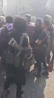 بقاطع زراعي.. عصابات الجولاني التفكيرية تنتهك حرمة المدنيين وتحلق شوارب كبار الس…