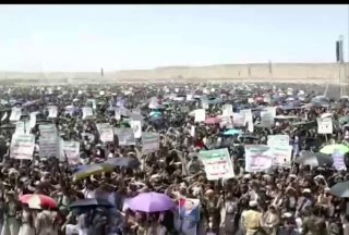 اليمن العزيز صعدة ،،، خروج جماهيري كبير في ساحة المحافظة في مسيرة “مستمرون في نص…