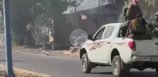 بالفيديو أرتال لعصابات الجولاني الارهابية تصل الى مدينة السويداء توثيق المزيد من…