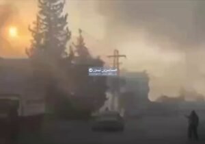 بالفيديو عصابات الجولاني الارهابية تواصل عمليات حرق وتخريب المنازل والممتلكات في…