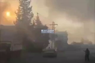 بالفيديو عصابات الجولاني الارهابية تواصل عمليات حرق وتخريب المنازل والممتلكات في…