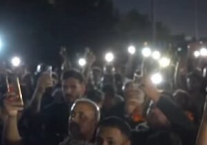 في درب الحزن.. تمضي الشموعاهالي مدينة الكوت يخرجون بمسيرة شموع حداداً على ارواح …