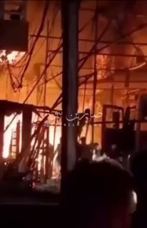 تحديثفرق الدفاع المدني تعمل على اخماد الحريق الذي اندلع في شارع الرسول بمحافظة ا…