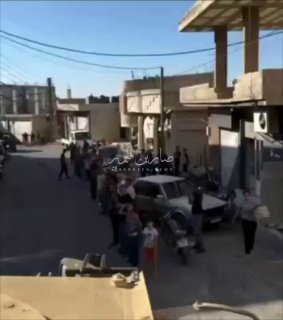 شاهد بالفيديودروز سوريون يرحبون بجنود جيش  العدو الصهيوني في جنوب سوريا….