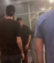 مقطع فيديو متداول يظهر بداية اندلاع الحريق وتصاعد الدخان في أحد طوابق مبنى هايبر…