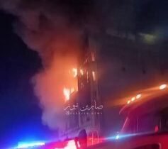 متابعاتأكثر من 20 عاملاً عالقون جراء حريق اندلع في مطعم زرزور بمدينة الكوت، والد…