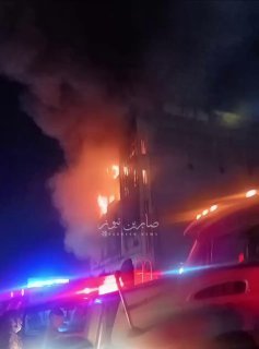 متابعاتأكثر من 20 عاملاً عالقون جراء حريق اندلع في مطعم زرزور بمدينة الكوت، والد…