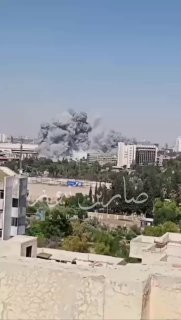 العدوان الصهيوني على دمشق يقصف قصر حكومة الجولاني الارهابية ما يسمى بقصر الشعب. …