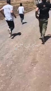 بالفيديو أبناء الطائفة الدرزية في الأراضي المحتلة يقتحمون البوابات نحو سوريا لمس…