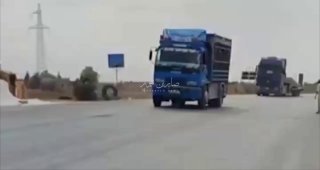 متابعات | بالفيديو رتل آليات عسكرية لقوات الاحتلال الامريكي يغادر الحسكة باتجاه …