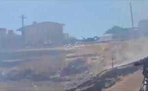 قصّف بالدبابات عشوائيا على مناطق مدينة السويداء من قبل عصابات الجولاني الارهابية…