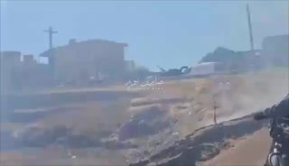 قصّف بالدبابات عشوائيا على مناطق مدينة السويداء من قبل عصابات الجولاني الارهابية…