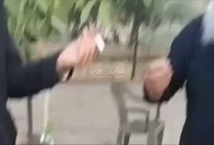 حلق شارب مسن درزي اهانةً وتنكيلاً على يد العصابات الاموية الارهابية.Members of t…