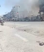 مشاهد من أحد الشوارع التجارية وسط مدينة السويداء، بعد تعرض المحال التجارية للنهب…