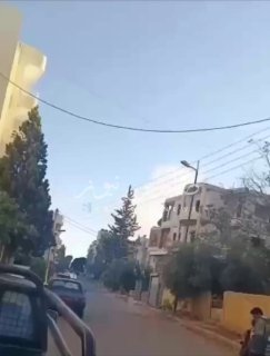 بالفيديوقصف مدفعي عشوائي من قبل عصابات الجولاني الارهابية على بيوت المدنيين في ا…