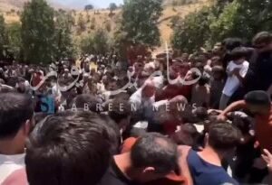 بالفيديو عائلة احد المتظاهرين القتلى في وادي باليسان يوم امس وخلال جنازته تمهل ح…