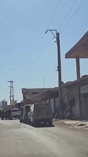 بالفيديو استمرار التعزيزات العسكرية لعصابات الجولاني الارهابية نحو محافظة السويد…