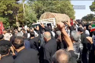 الجمهورية الإسلامية الإيرانية الامة الايرانية الشريفة تشييع في مدينة كاشان عدد م…