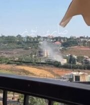 جنوب لبنان: لحظة استهداف العجلة من قبل العدو الصهيوني في طريق عام النميرية الشرق…
