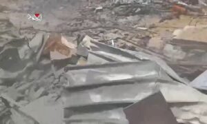 لحظة فرار جندي صهيوني بعد هجوم مقاتلي القسام عليه وقتله أثناء تدميره لمنازل الأه…