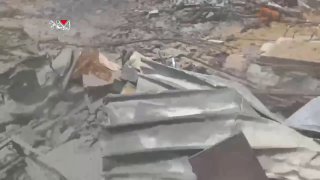 لحظة فرار جندي صهيوني بعد هجوم مقاتلي القسام عليه وقتله أثناء تدميره لمنازل الأه…