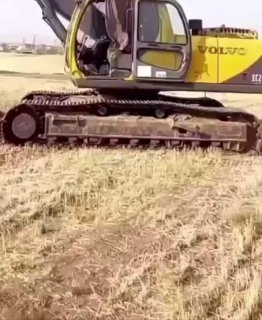 جرافات العشائر الكردية الحرة تباشر ببناء سواتر طينية استعداداً لموجة جديدة من ال…