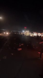 بالفيديو العشائر الكردية الحرة تقطع عدة طرق حيوية في محافظة اربيل لمنع وصول التع…